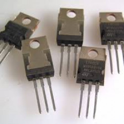 LM7805CT/NOPB, 1 Linear Voltage, Voltage Regulator 1A, 5 V 3-Pin, TO-220